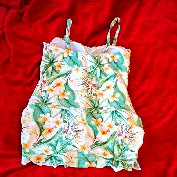 Swimsuit - Picture 3 of 5